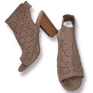 LC LAUREN CONRAD Statice Taupe Booties Peep Toe